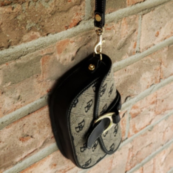 D and B Signature Monogram Canvas Flap Black Wrist - Picture 3 of 8